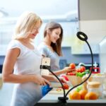 Universal Selfie Ring Light With Flexible Mobile Phone Holder 14 - Мобилна Фотография